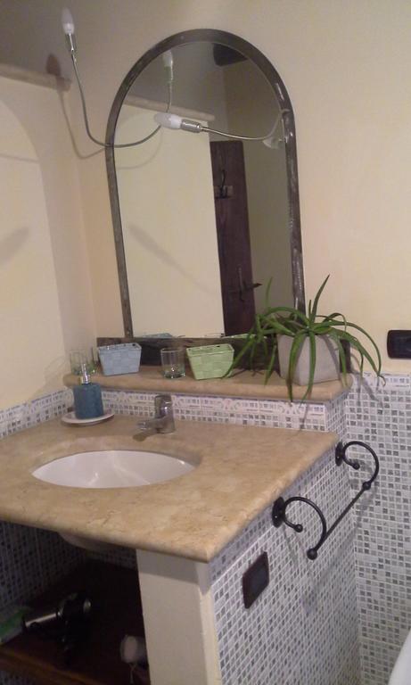 B&B Ai Tre Confini Monzambano Exteriör bild