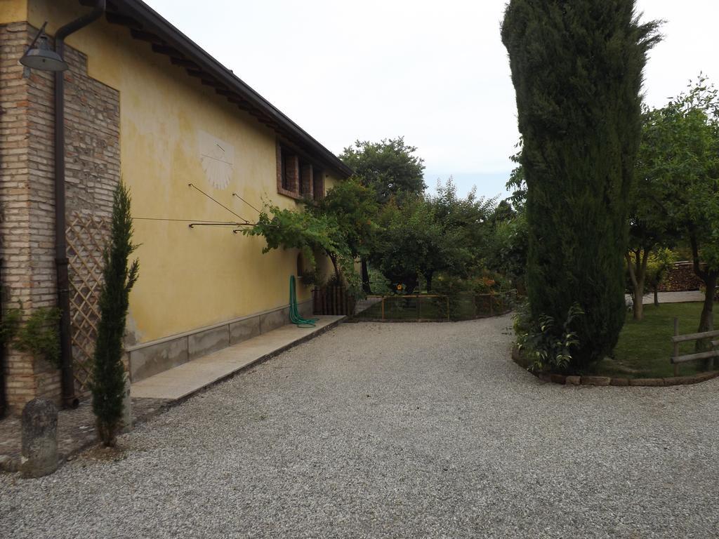 B&B Ai Tre Confini Monzambano Exteriör bild