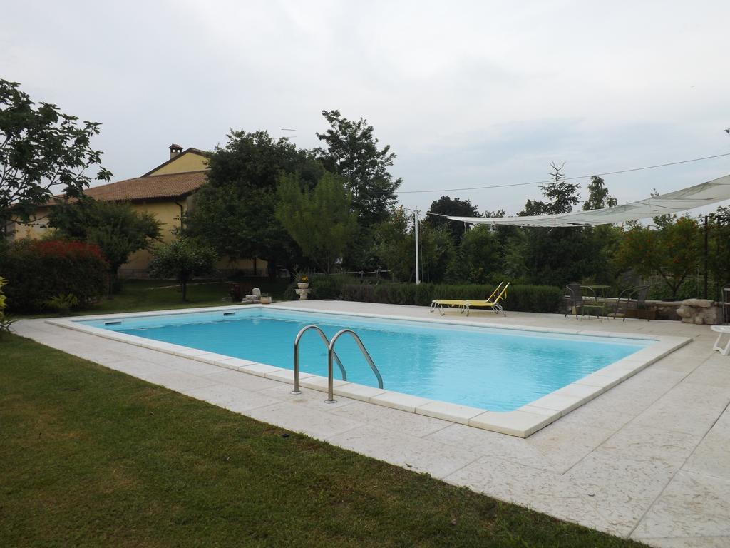 B&B Ai Tre Confini Monzambano Exteriör bild