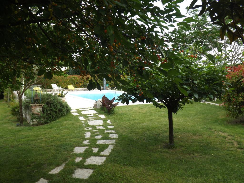B&B Ai Tre Confini Monzambano Exteriör bild